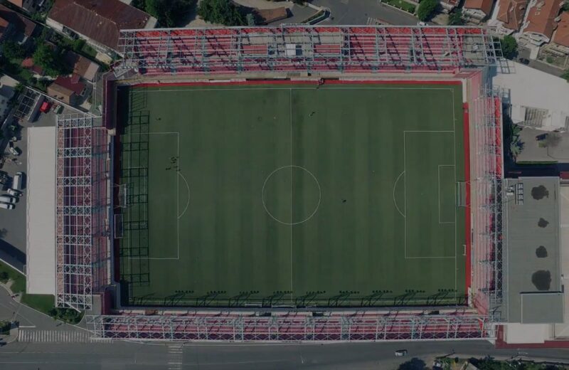 TC Stadion Voždovac spaja fudbalski stadion na krovu sa modernim tržnim centrom ispod njega.