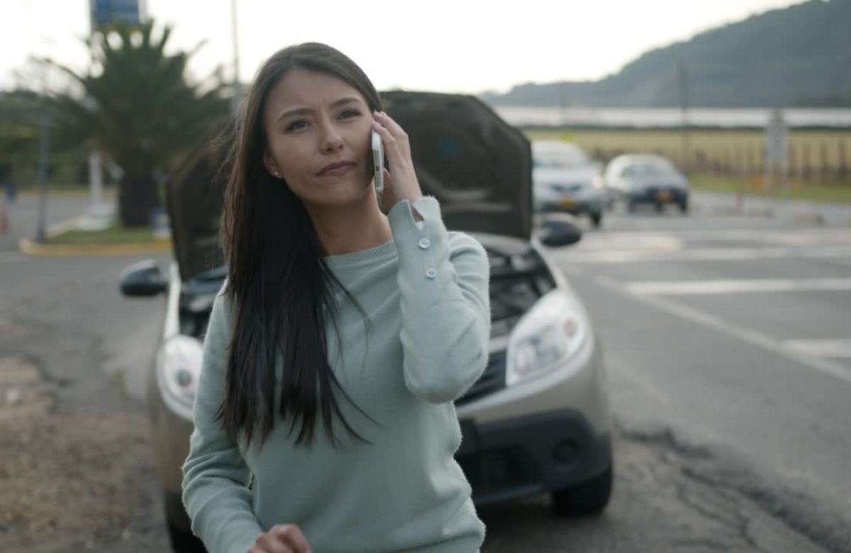 Kad auto stane na autoputu, ostanite mirni, bezbedno se zaustavite i odmah pozovite šlep službu za brzu i sigurnu pomoć.