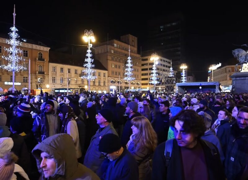 prikaz dočeka na trgu